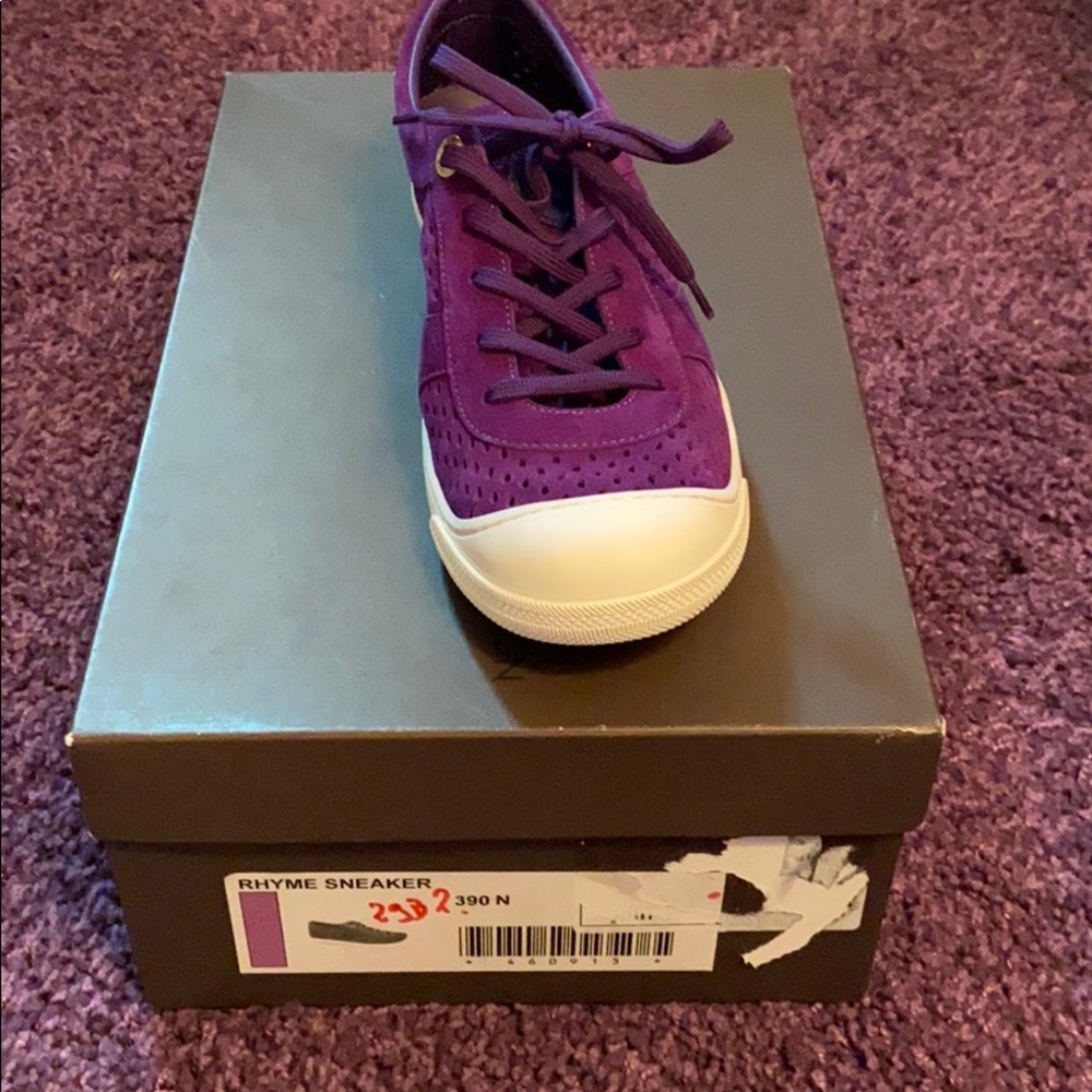 Louis Vuitton canvas shoes new never worn size 39